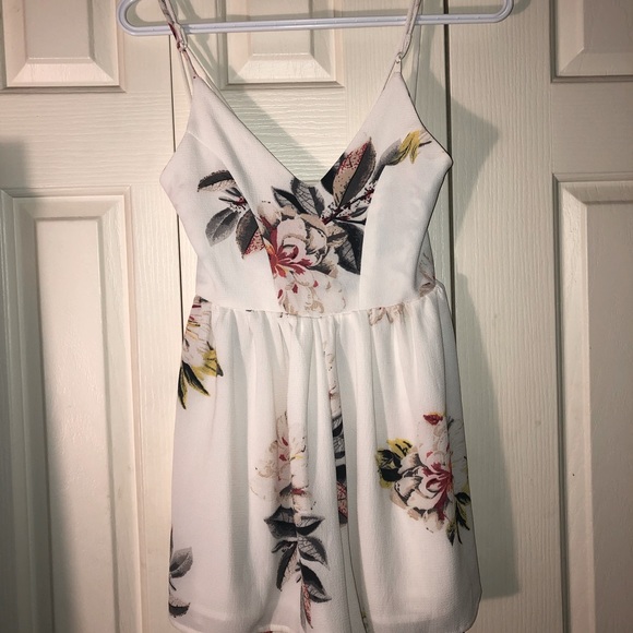 White floral romper - Picture 1 of 2